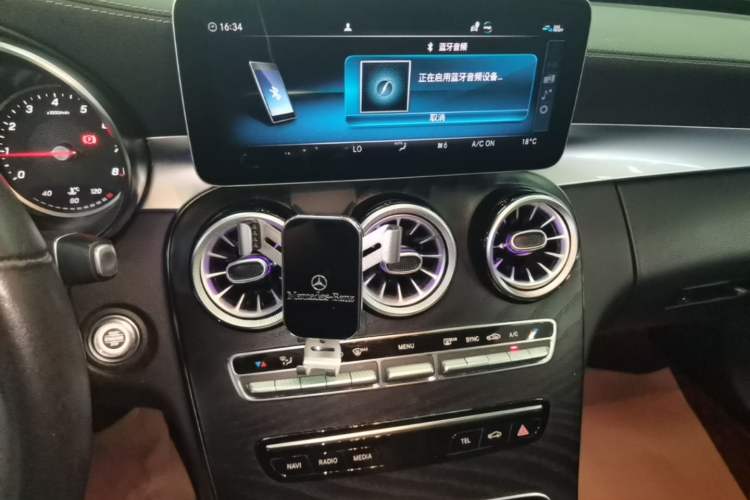 Used Mercedes-Benz C-Class 2019 C 180 L Fashion Edition Sport Version Audio And AC Panel