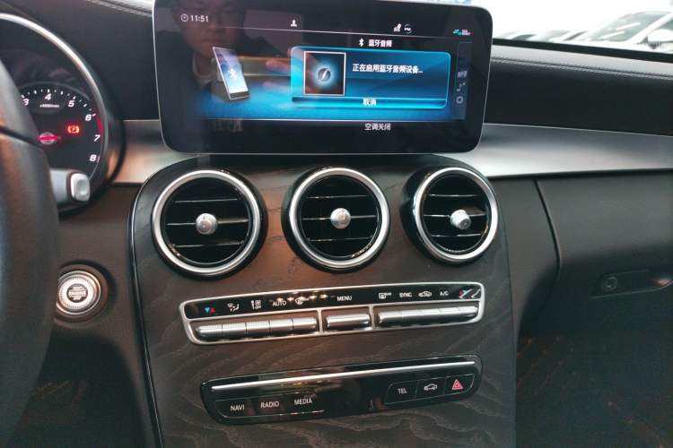 Used Mercedes-Benz C-Class 2019 C 180 L Fashion Edition Sport Version Audio And AC Panel