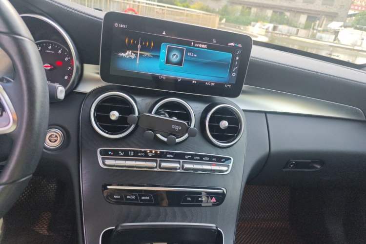 Used Mercedes-Benz C-Class 2019 C 180 L Fashion Edition Sport Version Audio And AC Panel