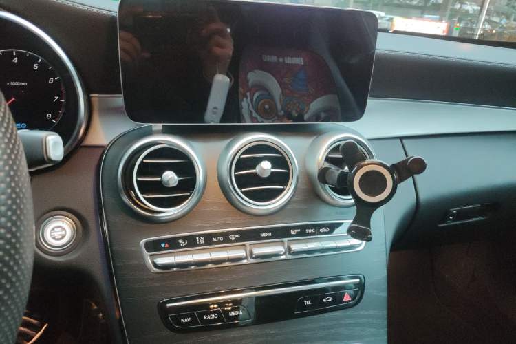 Used Mercedes-Benz C-Class 2019 C 260 4MATIC Coupe Audio And AC Panel