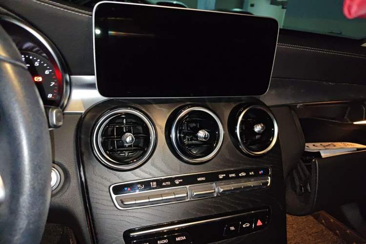 Used Mercedes-Benz C-Class 2019 C 180 L Fashion Edition Sport Version Audio And AC Panel