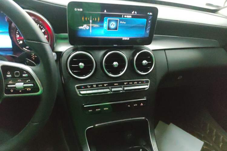 Used Mercedes-Benz C-Class 2019 C 180 L Fashion Edition Sport Version Audio And AC Panel