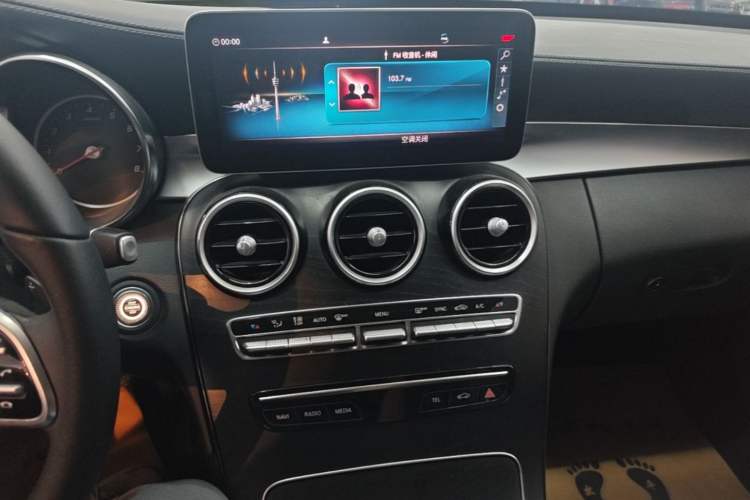 Used Mercedes-Benz C-Class 2019 C 180 L Fashion Edition Sport Version Audio And AC Panel