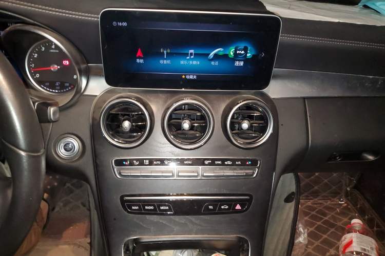 Used Mercedes-Benz C-Class 2019 C 180 L Fashion Edition Sport Version Audio And AC Panel