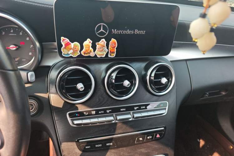 Used Mercedes-Benz C-Class 2019 C 180 L Fashion Edition Sport Version Audio And AC Panel