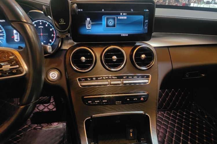 Used Mercedes-Benz C-Class 2019 Restyled C 260 L Sport Edition Audio And AC Panel