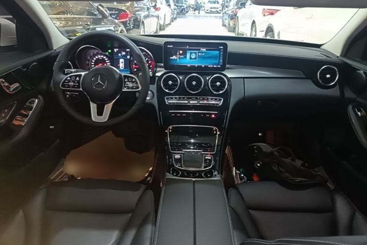 Used Mercedes-Benz C-Class 2019 C 180 L Dynamic Sports Edition Center Console