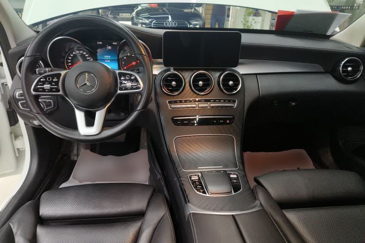Used Mercedes-Benz C-Class 2019 C 180 L Fashion Edition Sport Version Center Console