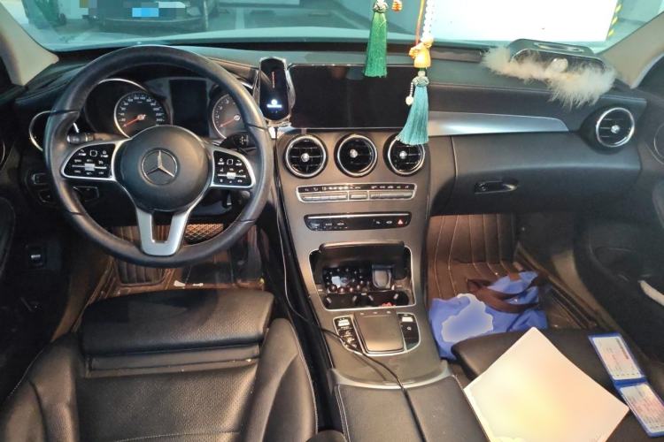 Used Mercedes-Benz C-Class 2019 C 180 L Fashion Edition Sport Version Center Console