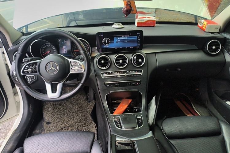 Used Mercedes-Benz C-Class 2019 C 180 L Fashion Edition Sport Version Center Console