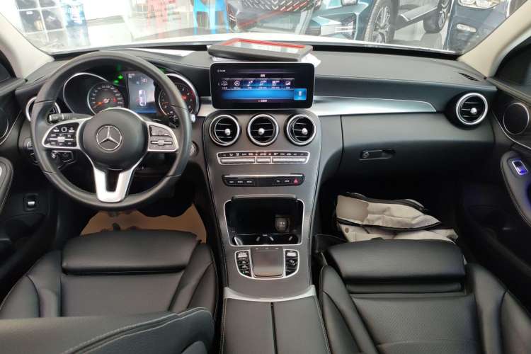 Used Mercedes-Benz C-Class 2019 C 180 L Fashion Edition Sport Version Center Console
