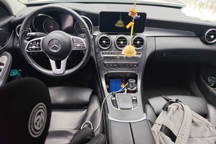 Used Mercedes-Benz C-Class 2019 C 180 L Fashion Edition Sport Version Center Console