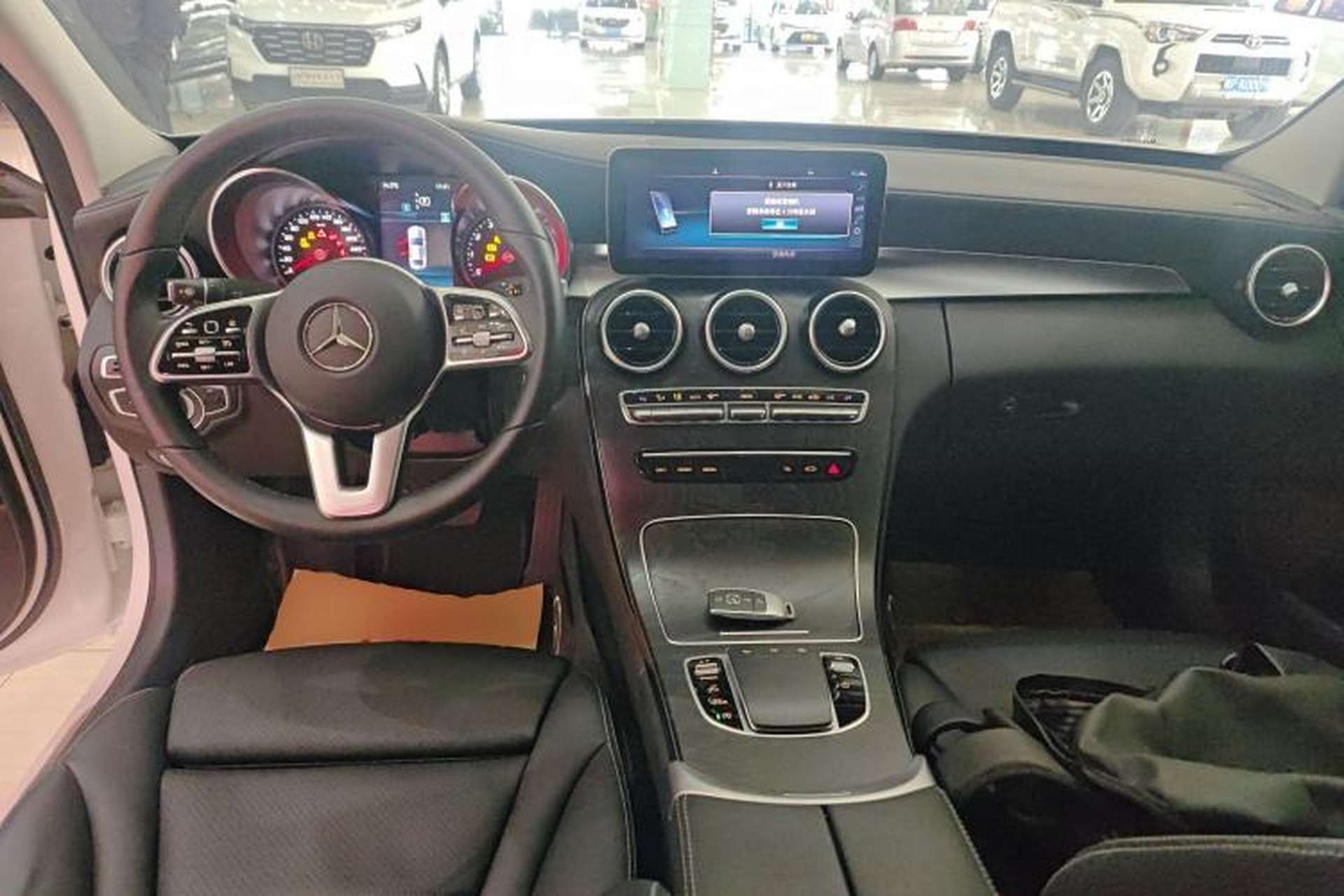 Used Mercedes-Benz C-Class 2019 C 180 L Fashion Edition Sport Version Center Console
