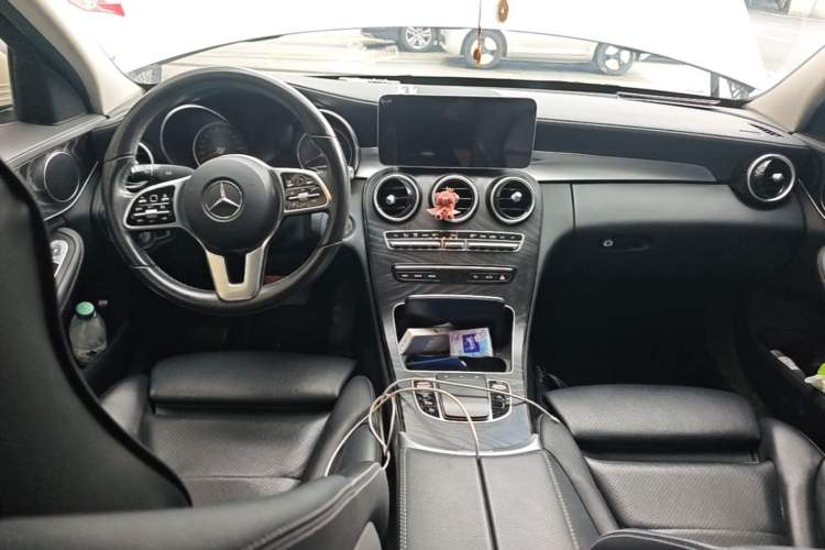 Used Mercedes-Benz C-Class 2019 C 180 L Fashion Edition Sport Version Center Console