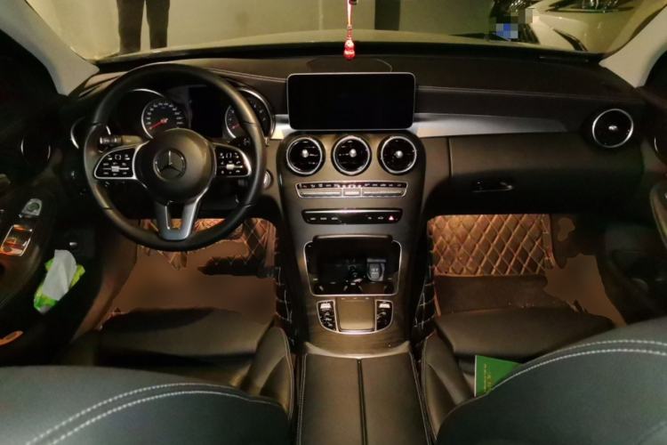 Used Mercedes-Benz C-Class 2019 C 180 L Fashion Edition Sport Version Center Console