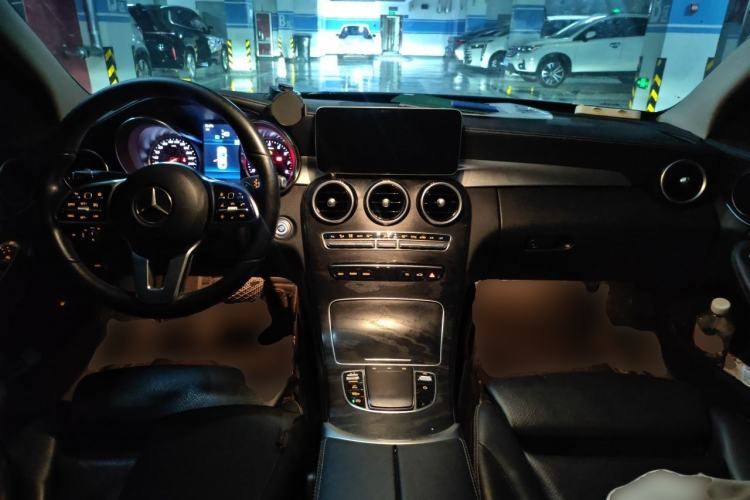Used Mercedes-Benz C-Class 2019 C 180 L Fashion Edition Sport Version Center Console
