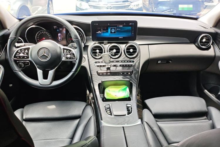 Used Mercedes-Benz C-Class 2019 C 180 L Dynamic Sports Edition Center Console