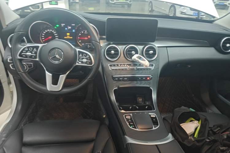 Used Mercedes-Benz C-Class 2019 C 180 L Fashion Edition Sport Version Center Console