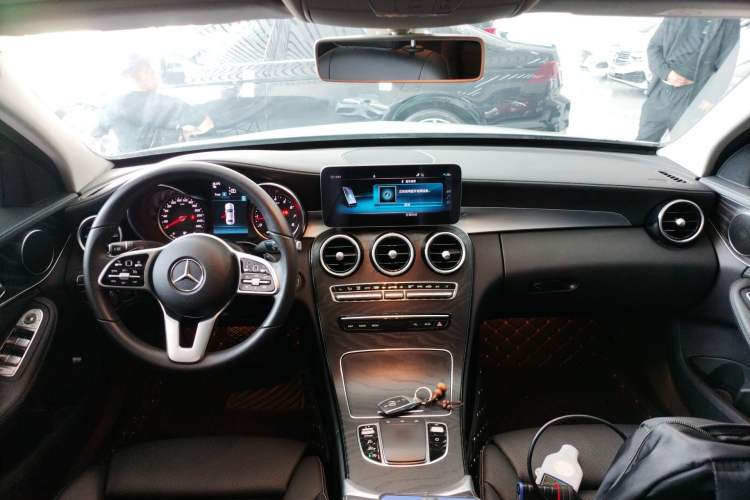 Used Mercedes-Benz C-Class 2019 C 180 L Fashion Edition Sport Version Center Console