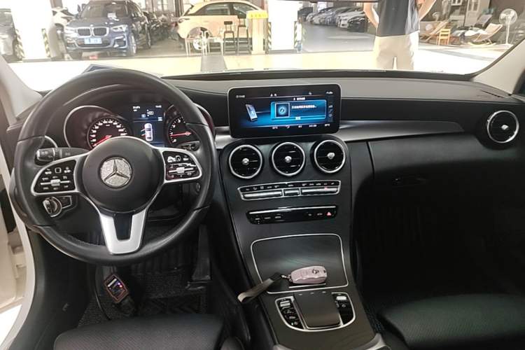 Used Mercedes-Benz C-Class 2019 C 180 L Fashion Edition Sport Version Center Console
