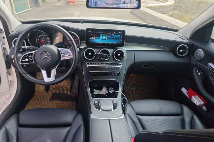Used Mercedes-Benz C-Class 2019 C 180 L Fashion Edition Sport Version Center Console