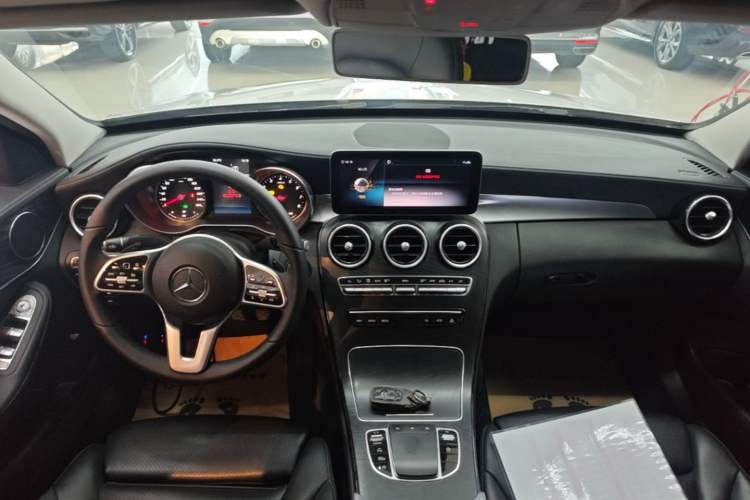 Used Mercedes-Benz C-Class 2019 C 180 L Fashion Edition Sport Version Center Console