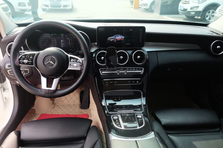 Used Mercedes-Benz C-Class 2019 C 260 L 4MATIC Sport Edition Center Console