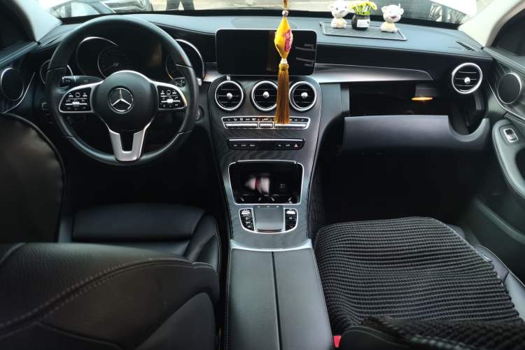 Used Mercedes-Benz C-Class 2019 C 180 L Fashion Edition Sport Version Center Console