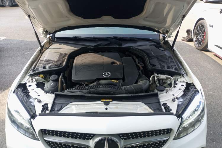 Used Mercedes-Benz C-Class 2019 C 260 Estate Engine Bay