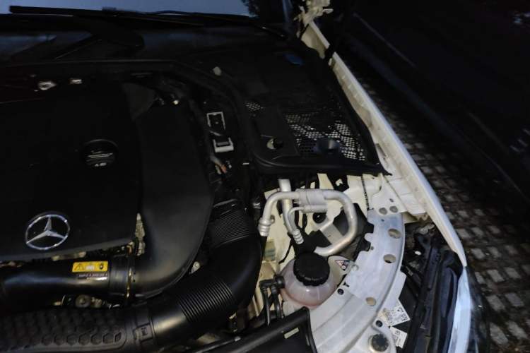 Used Mercedes-Benz C-Class 2019 C 260 Estate Engine Bay Left