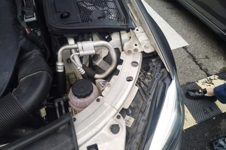Used Mercedes-Benz C-Class 2019 C 260 L Sport Edition Engine Bay Left