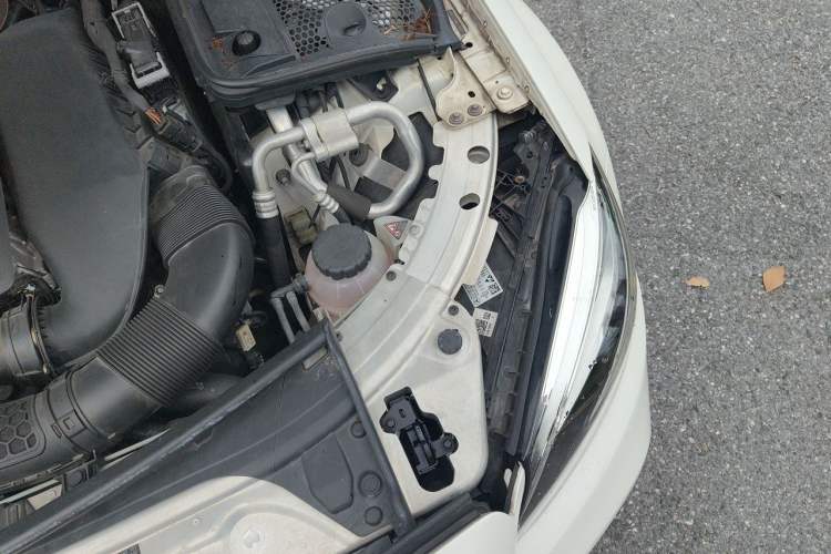 Used Mercedes-Benz C-Class 2019 Restyled C 260 L Sport Edition Engine Bay Left