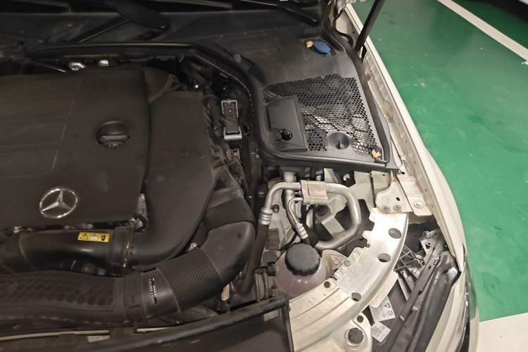 Used Mercedes-Benz C-Class 2019 C 260 Coupe Engine Bay Left
