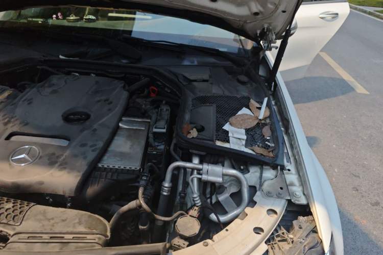 Used Mercedes-Benz C-Class 2019 C 180 L Fashion Edition Sport Version Engine Bay Left