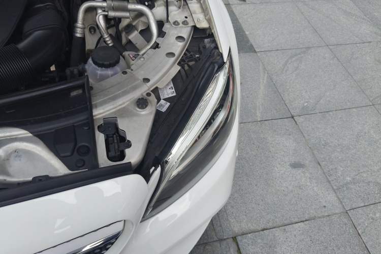 Used Mercedes-Benz C-Class 2019 C 260 Estate Engine Bay Left