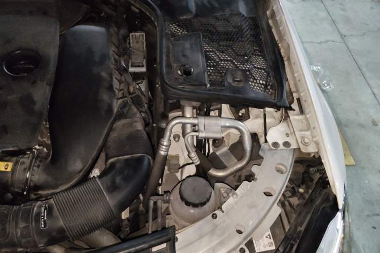 Used Mercedes-Benz C-Class 2019 C 260 Coupe Engine Bay Left