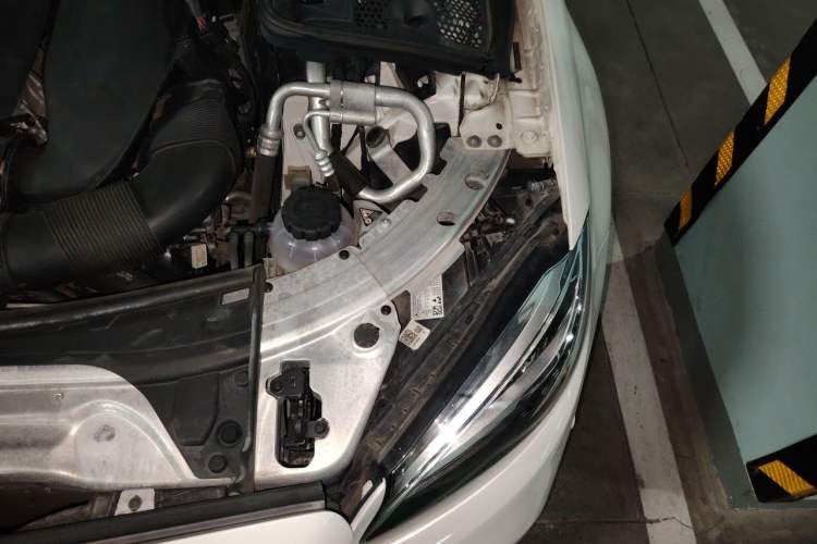 Used Mercedes-Benz C-Class 2019 Restyled C 260 L Sport Edition Engine Bay Left
