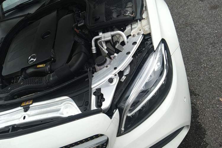 Used Mercedes-Benz C-Class 2019 C 260 Estate Engine Bay Left