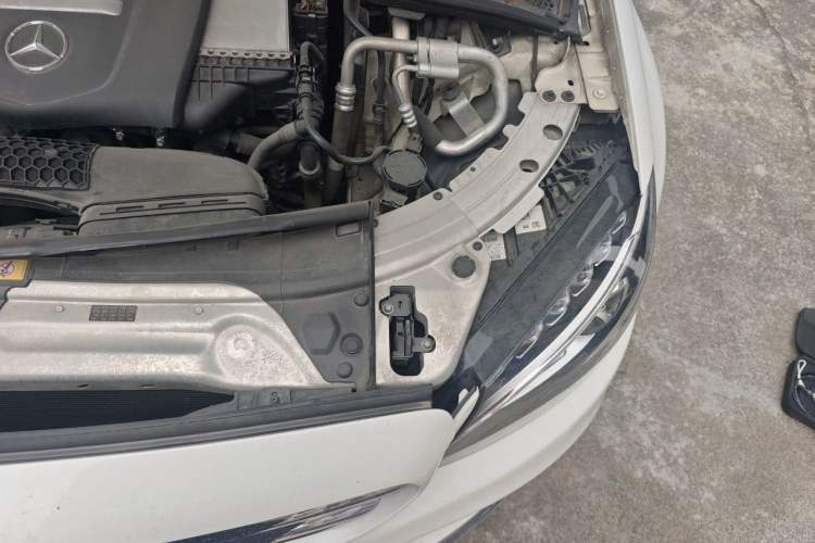 Used Mercedes-Benz C-Class 2019 C 180 L Dynamic Sports Edition Engine Bay Left