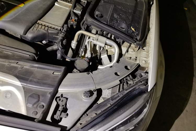 Used Mercedes-Benz C-Class 2019 C 180 L Fashion Edition Sport Version Engine Bay Left
