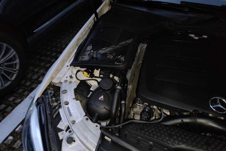 Used Mercedes-Benz C-Class 2019 C 260 Estate Engine Bay Right