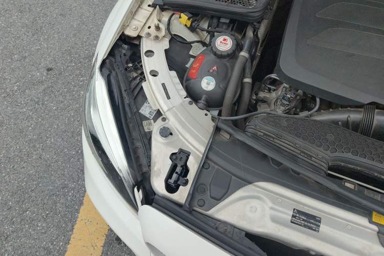 Used Mercedes-Benz C-Class 2019 Restyled C 260 L Sport Edition Engine Bay Right