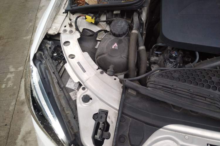 Used Mercedes-Benz C-Class 2019 C 260 Sport Edition Engine Bay Right