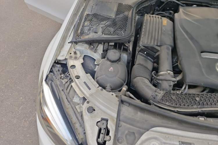 Used Mercedes-Benz C-Class 2019 C 180 L Fashion Edition Sport Version Engine Bay Right