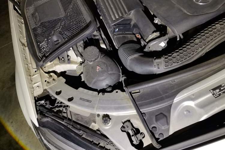 Used Mercedes-Benz C-Class 2019 C 180 L Fashion Edition Sport Version Engine Bay Right