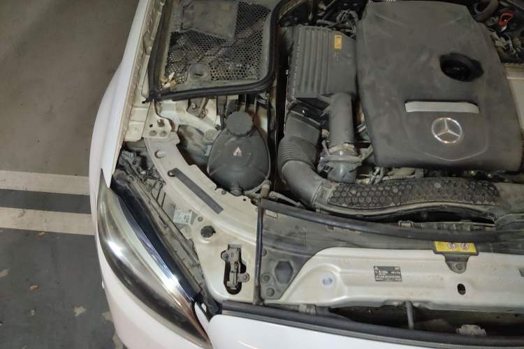Used Mercedes-Benz C-Class 2019 C 180 L Fashion Edition Sport Version Engine Bay Right