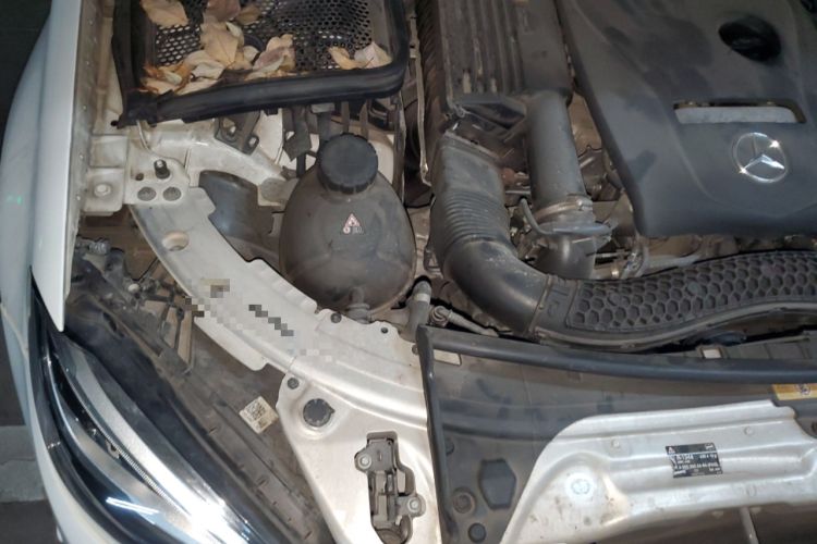 Used Mercedes-Benz C-Class 2019 C 180 L Fashion Edition Sport Version Engine Bay Right