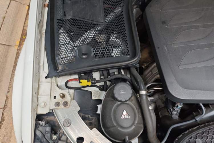 Used Mercedes-Benz C-Class 2019 C 260 Sport Edition Engine Bay Right