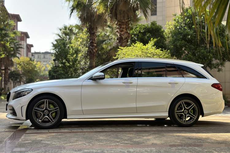 Used Mercedes-Benz C-Class 2019 C 260 Estate Exterior 2