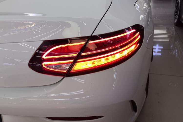 Used Mercedes-Benz C-Class 2019 C 260 Coupe Exterior 3